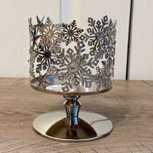 Bath & Body Works Silver Snowflakes Pedestal 3 Wick Candle Holder NEW